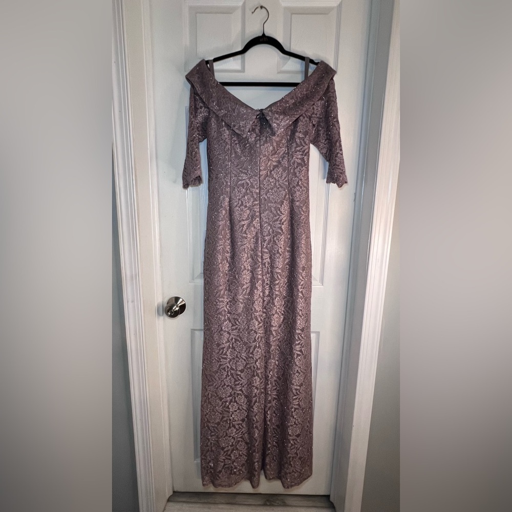 David’s Bridal  Off-the-Shoulder V-Neck Ruched Lace Gown‎ Dress Size 12 NWT - Picture 6 of 12